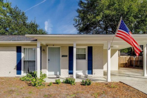 Centrally located between Tybee Island and DT Savannah